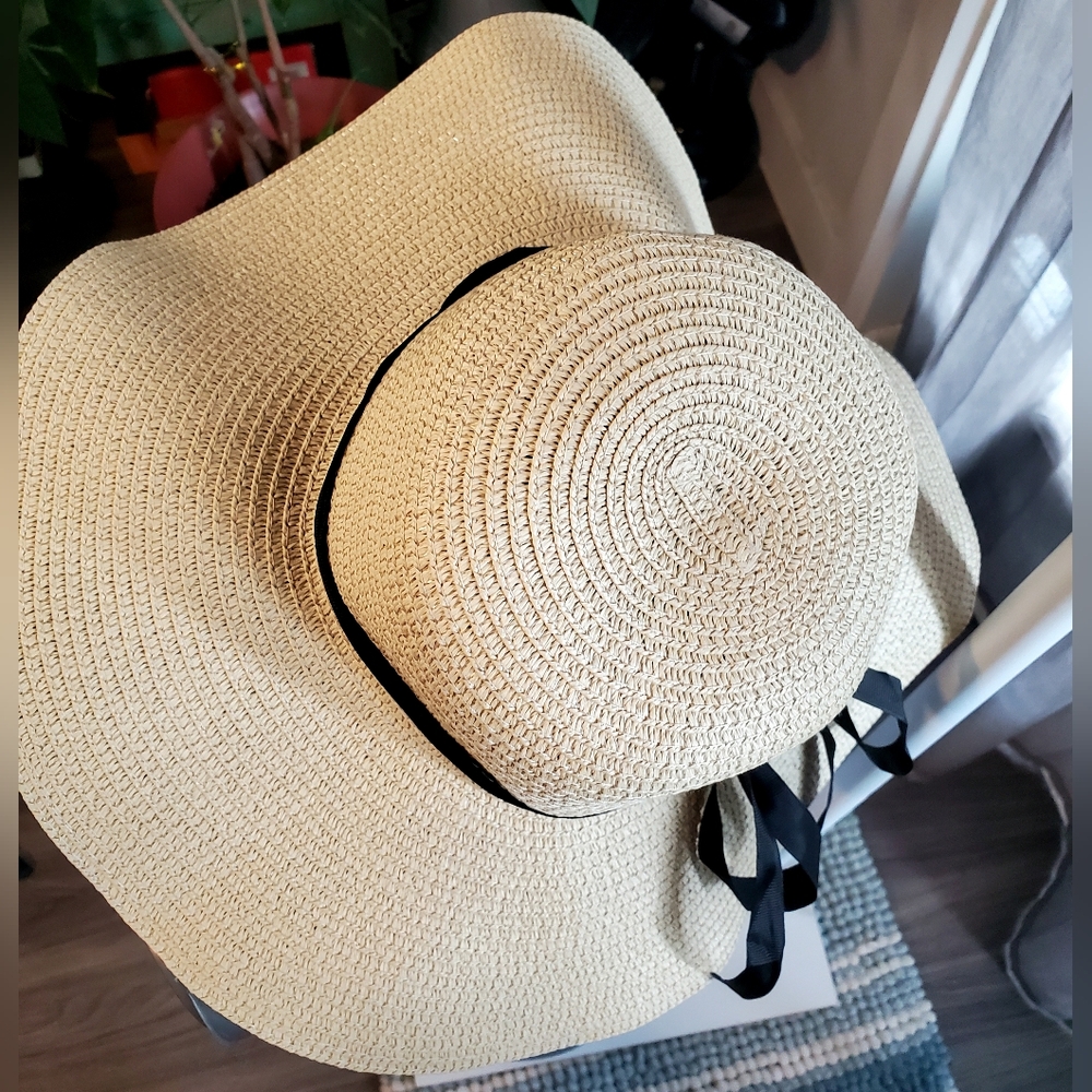 Wide Brim Floppy Straw Hat with Classic Belt - Picture 7 of 10